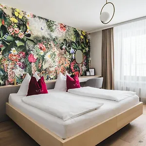 4* מלון Altstadthotel Weisse Taube